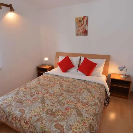 Holiday home House And Apts In Istrien 9879 *